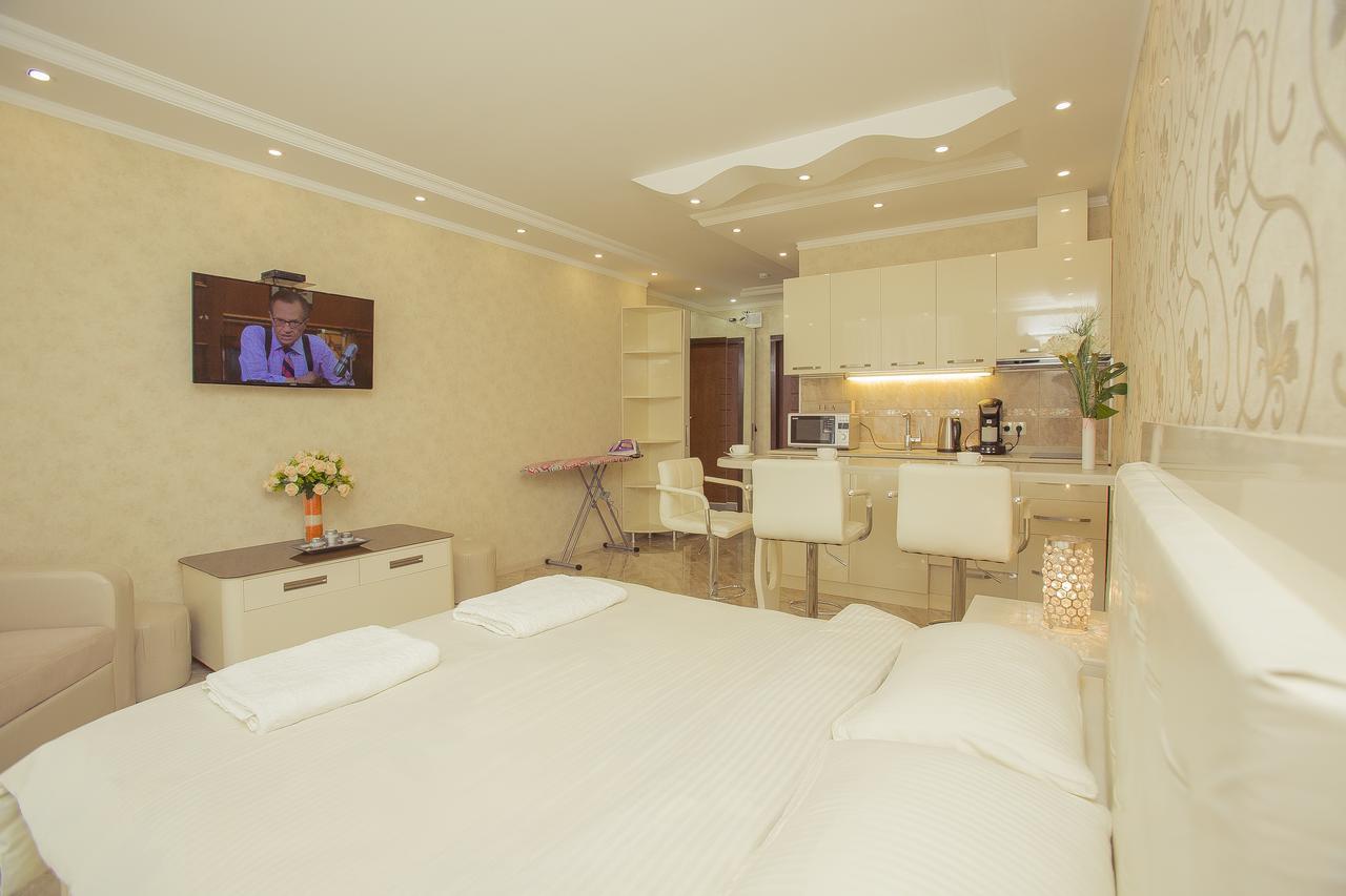 Viva Blue Batumi Aparthotel Bagian luar foto