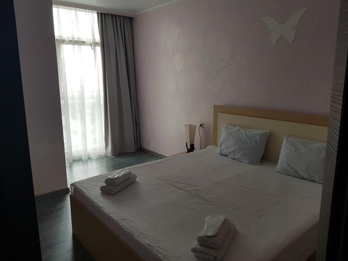 Viva Blue Batumi Aparthotel Bagian luar foto