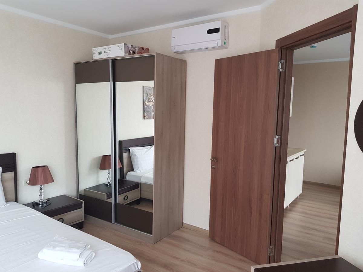 Viva Blue Batumi Aparthotel Bagian luar foto