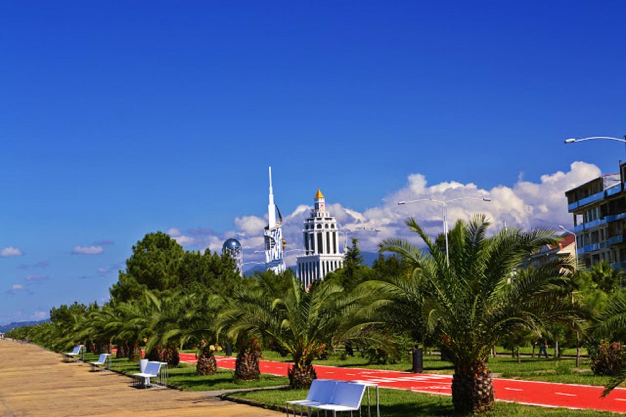 Viva Blue Batumi Aparthotel Bagian luar foto