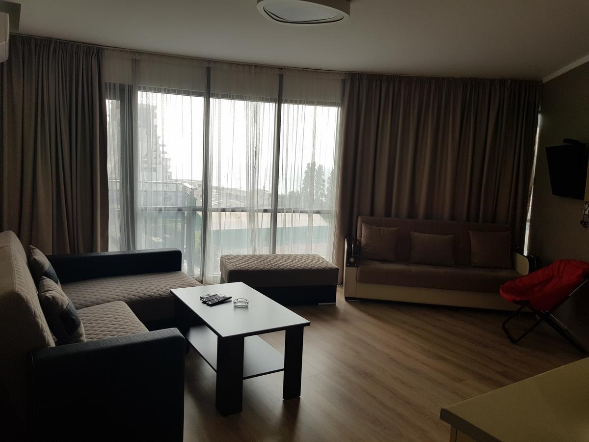 Viva Blue Batumi Aparthotel Bagian luar foto